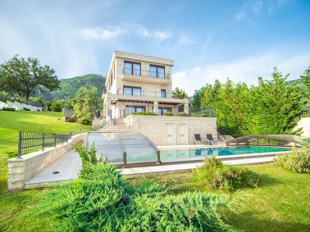 Image of Villa - 6 Bedrooms - 2 Bathrooms for Sale in Tivat-Mrcevac-Montenegro, Image 1